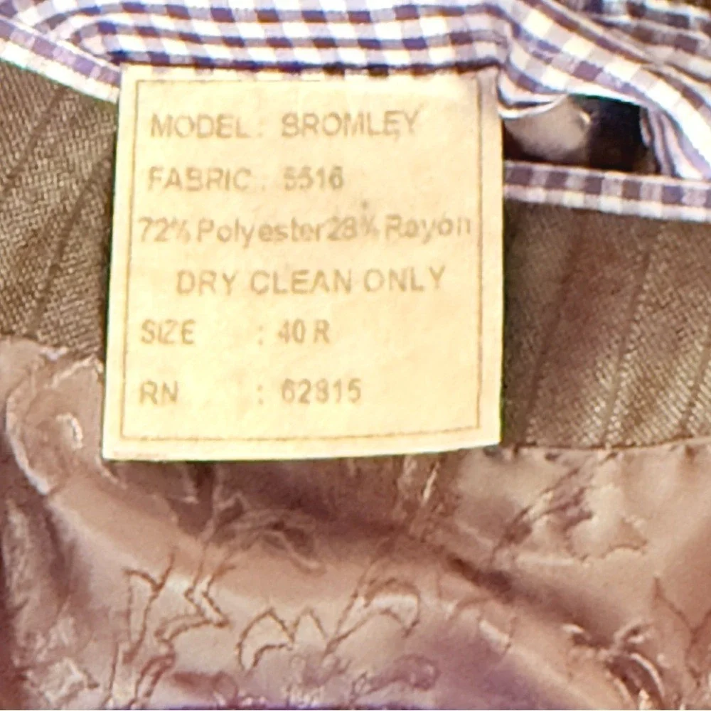 The Savile‎ Row Men's Dark Gray with black stripe Blazer size 40 R Double Vent